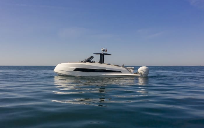 Astondoa_377C_Fueraborda_01-700x441
