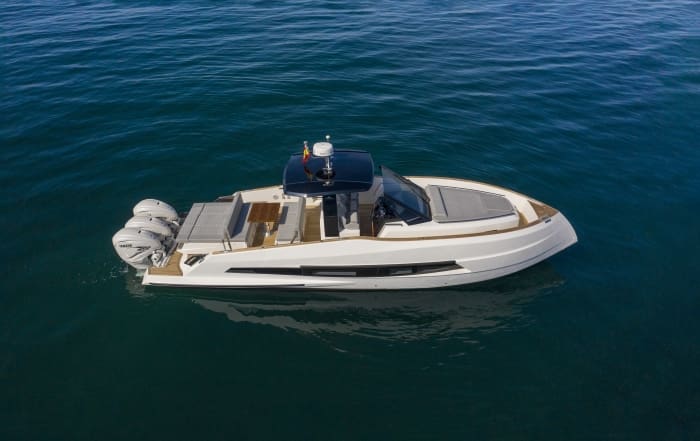 Astondoa_377C_Fueraborda_05-1-700x441