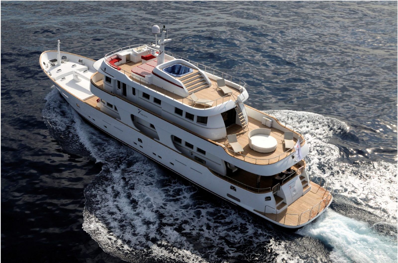 motor-yacht-luxury-charter-tananai-3-1 motor-yacht-luxury-charter-tananai-3-1